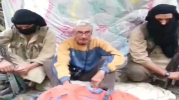 Militanti zverejnili video s uneseným Francúzom 