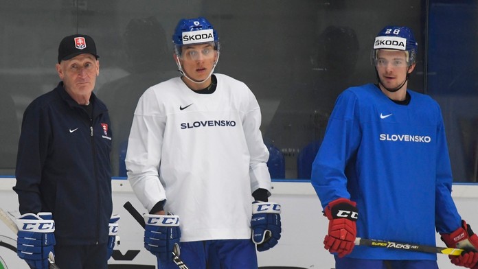 Na snímke zľava tréner Slovenska Craig Ramsay, Martin Fehérváry a Marián Studenič počas tréningu slovenskej hokejovej reprezentá