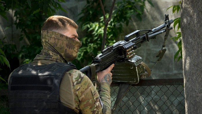 Rusi sa podľa ukrajinského ministra budú sťahovať z Chersonu najmenej týždeň