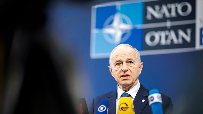 Geoana: Rusko sa pripravuje na dlhú vojnu na Ukrajine, zvyšuje výrobu zbraní