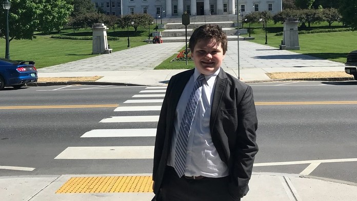 Ethan Sonneborn kandiduje za guvernéra USA