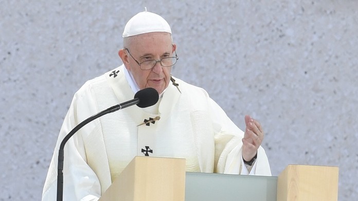 Pápež sa zastal transrodových ľudí: Boh nás miluje takých, akí sme. Nevzdávajte sa