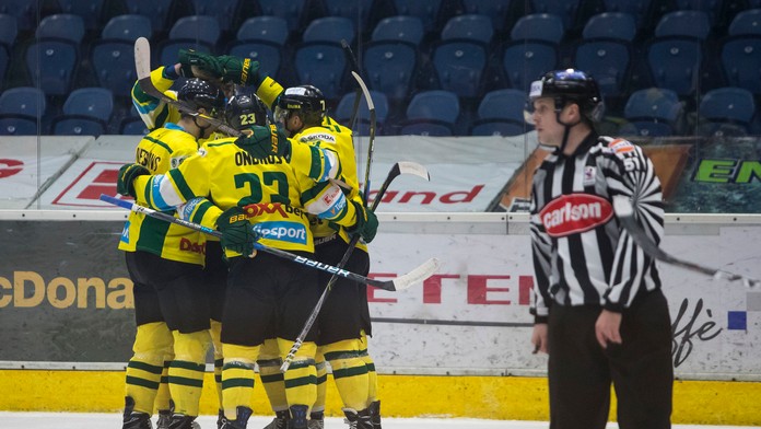 Na snímke hráči Žiliny sa radujú z gólu v dueli play-off proti Zvolenu.