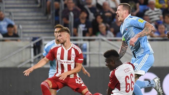 Obrovská dráma na Tehelnom poli. Oslabený Slovan napokon prehral s Pireom až po penaltách