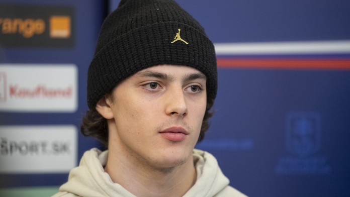 NHL: Dvorský s úspešnou premiérou, Chicago zastavilo sériu prehier