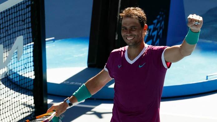 Rafael Nadalsa teší z víťazstva v osemfinále.