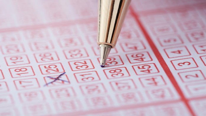 Netrafil ani jedno číslo, napriek tomu sa teší z výhry. V novej slovenskej lotérii padol jackpot