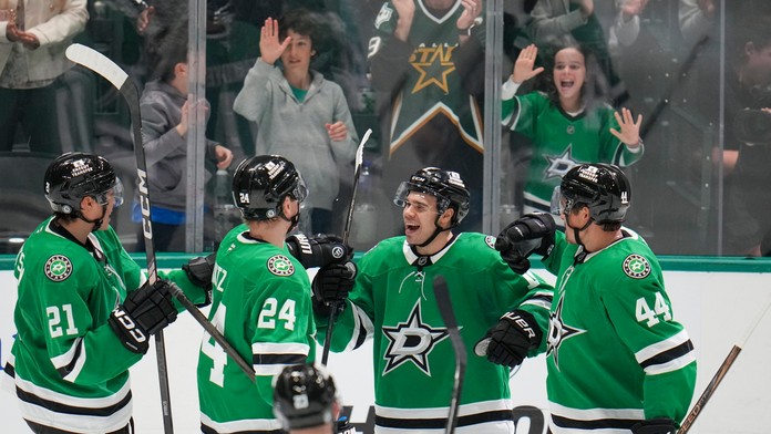 VIDEO: Dallas ukončil bodovú sériu Kings najmä vďaka Hintzovi. O triumfe Toronta rozhodol Knies