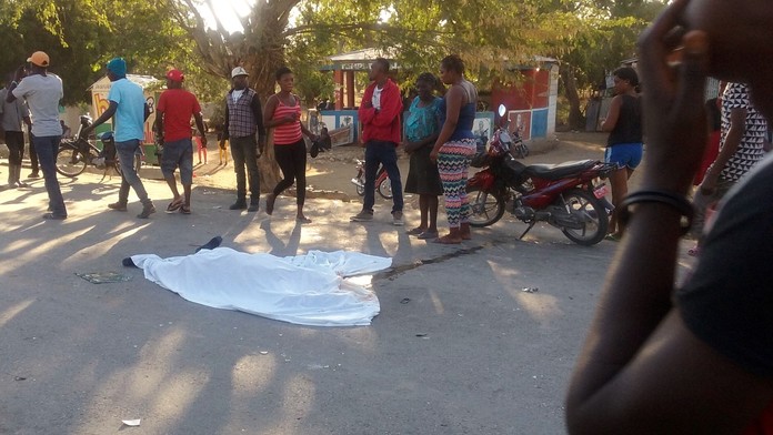 Jedna z obetí tragédie na Haiti.