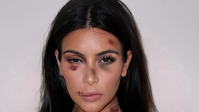 Kim Kardashian ako týraná žena.