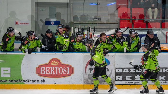 Hokejisti Žiliny sa tešia z postupu do extraligy.