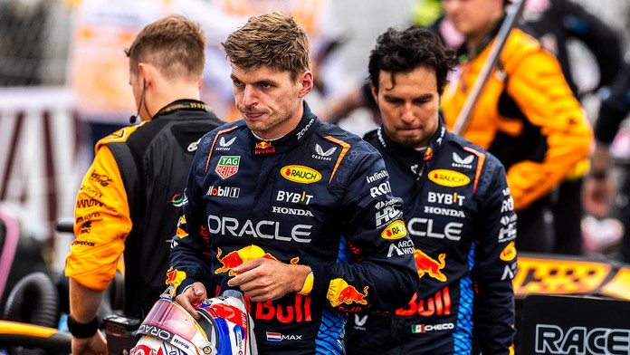 Verstappen nehodí svoj tím cez palubu a zostane: Pochopili sme, kde bol problém