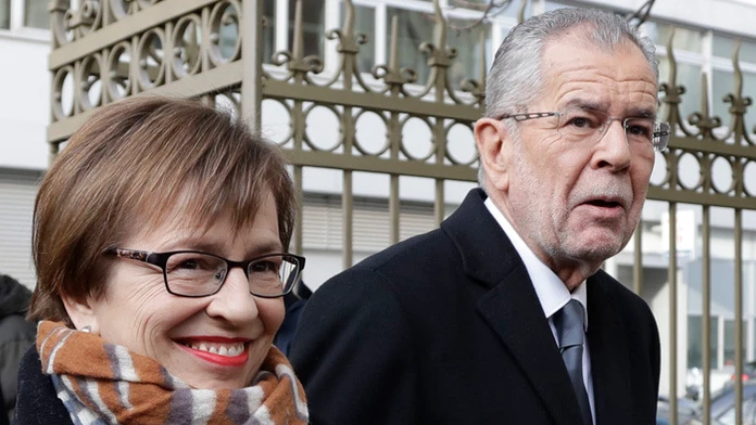 Alexander Van der Bellen s manželkou.