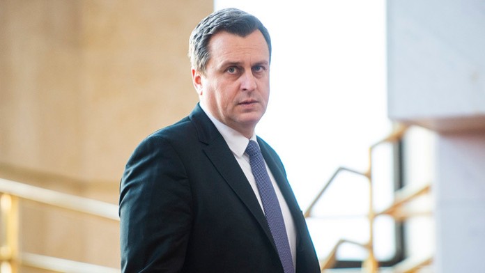 Vidly, ktorými dôchodca zaútočil na druhého dôchodcu.