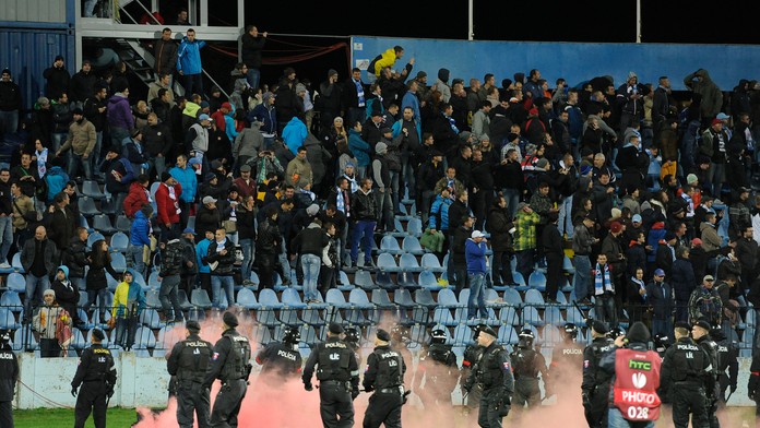 Výtržnosti na zápase Slovan - Sparta.