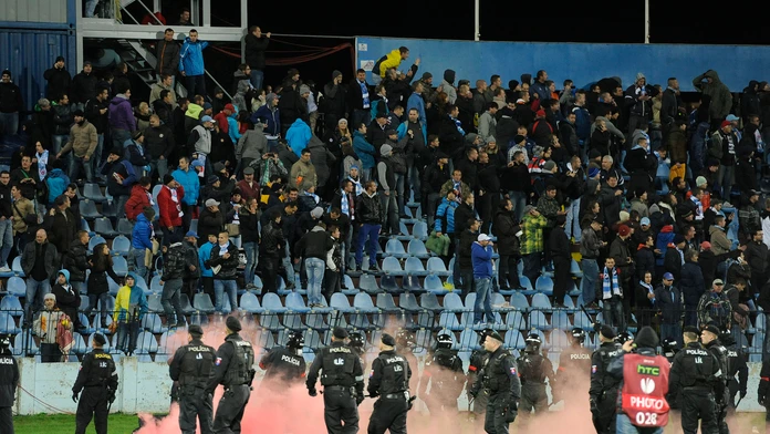 Výtržnosti na zápase Slovan - Sparta.