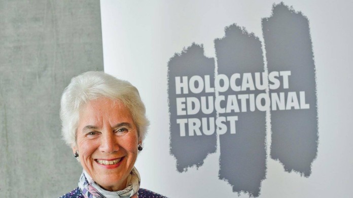 Alexovi sa nechce veriť, že má syna.