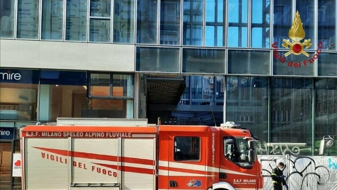 Zásah talianskych hasičov na mieste nešťastia.