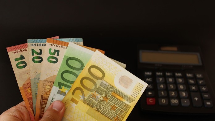 Na snímke sú peniaze 