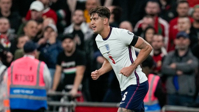 Anglický hráč John Stones reaguje po strelení gólu. 