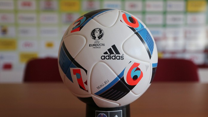 Oficiálna lopta Beau Jeu pre jarnú časť Fortuna ligy.