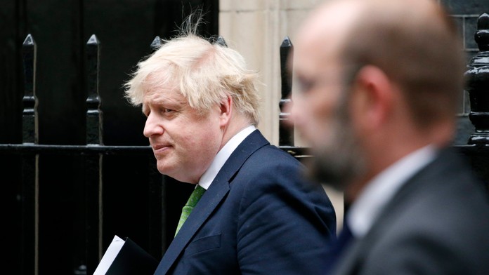 Británia uvalí sankcie na päť ruských bánk a troch podnikateľov blízkych Kremľu