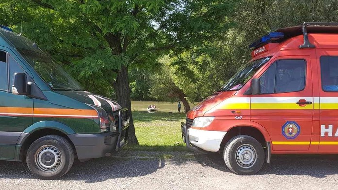 Hasiči stále pátrajú po mladom dievčati.