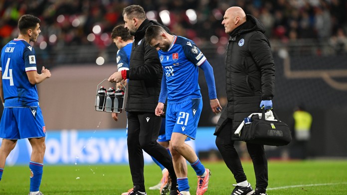 Matúš Bero opúšťa trávnik sklamaný