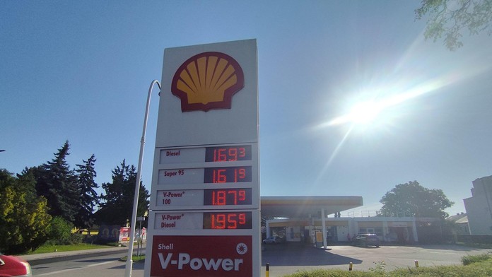 Chcel si na pumpe len vybrať vodu z kufra. O dva týždne dostal účet na 372 eur