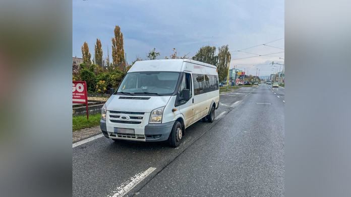 Hazard so životom: V mikrobuse viezol 14 škôlkarov, on si za volant sadol opitý