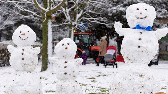 Snehuliaci v parku Ostredky v Bratislave.