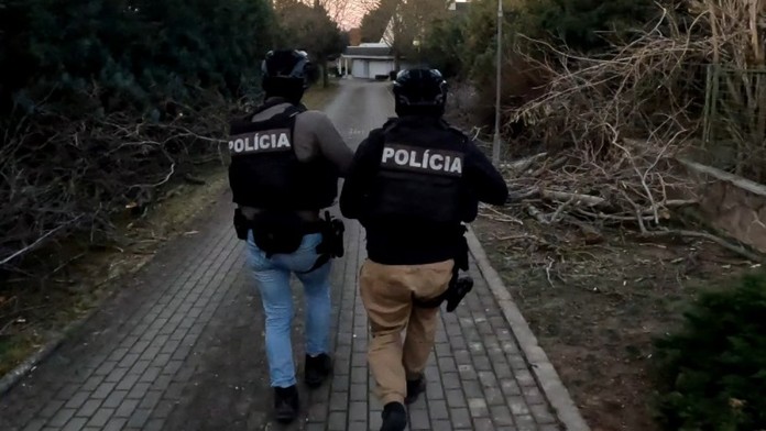 Na snímke Protikorupčná jednotka Úradu boja proti organizovanej kriminalite Prezídia Policajného zboru.