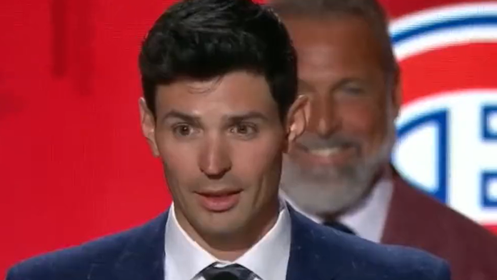 VIDEO: Slafkovského spoluhráč si vyrobil poriadnu hanbu. Zabudol priezvisko hráča, ktorého jeho tím draftoval