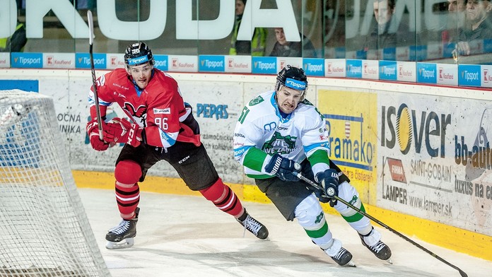 Na snímke sprava Juraj Jurík (Nové Zámky) a Brenden Miller (Banská Bystrica).