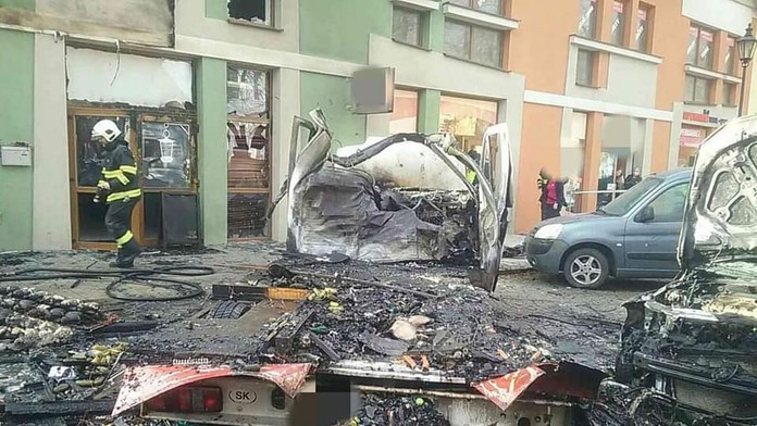 Po výbuchu pojazdného stánku s občerstvením v Skalici.