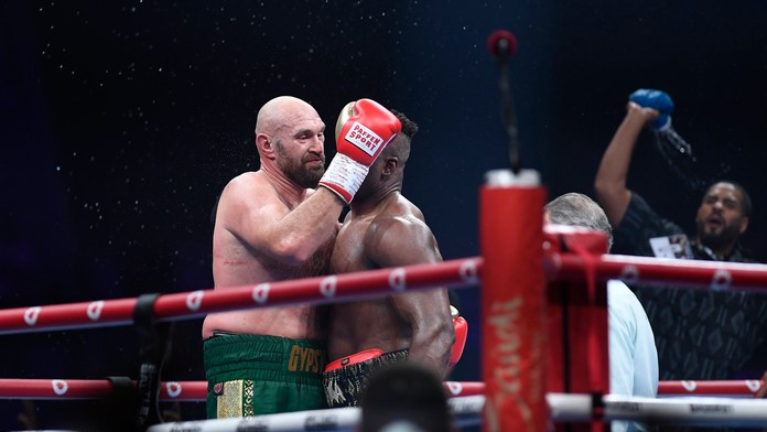 VIDEO: Fury mal namále. Iba tesne zdolal bývalého šampióna MMA Ngannoua