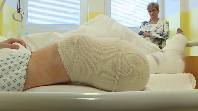 Manželka stojí stále pri ňom.