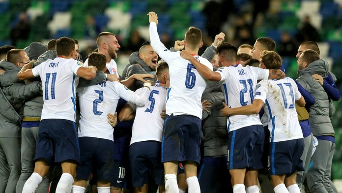 Severoír Kyle Lafferty reaguje po prehre vo finále play off EURO 2020 proti Slovensku.