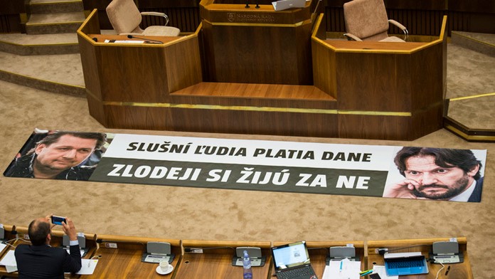 Pre kauzu Bašternák opozícia žiadala odchod ministra vnútra Roberta Kaliňáka.