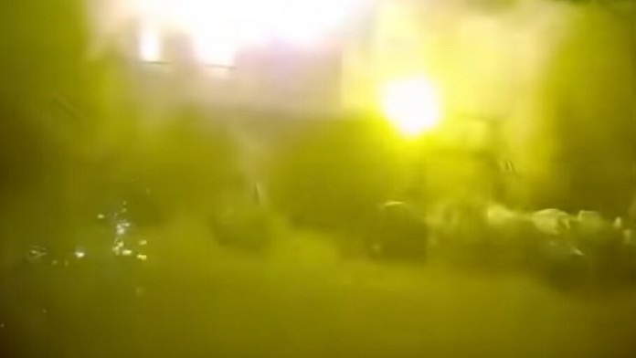 Miriam Repáková si zakrýva celú tvár.