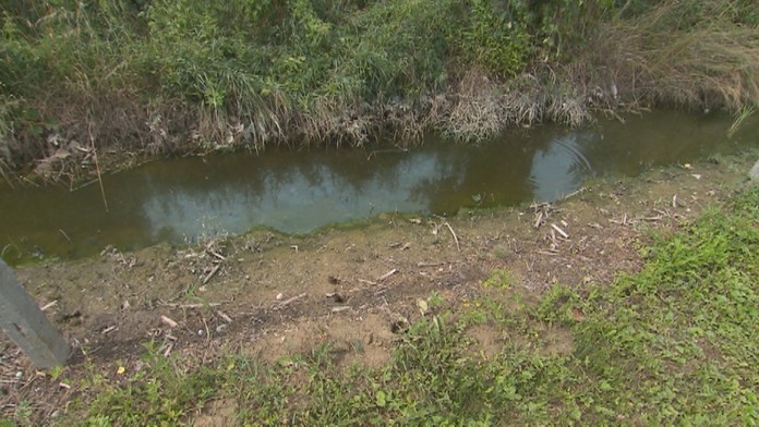Kanalizácia im strpčuje život.