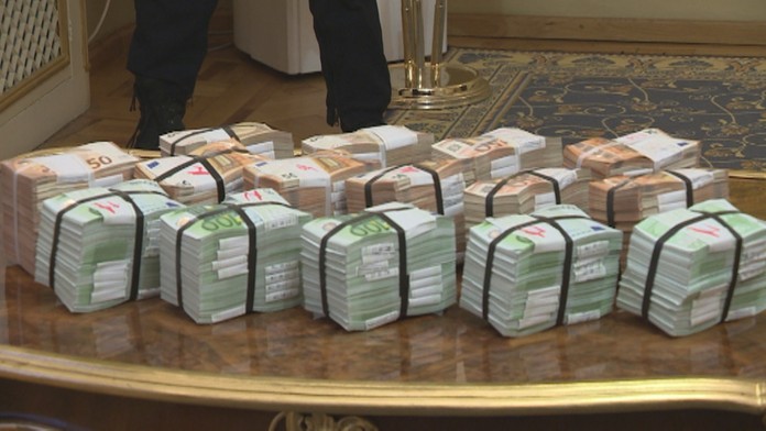 Odmenu ponúkol Robert Fico.