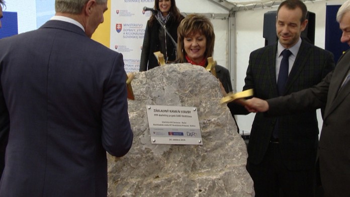 Radosť hráčov a fanúšikov Trnavy po strelení gólu.