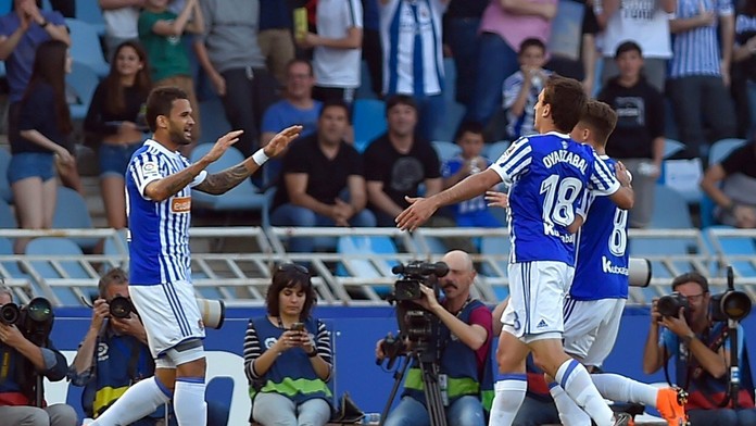 Hráči San Sebastianu sa radujú po góle do siete Atlética Madrid.