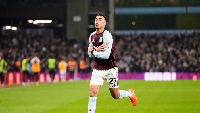 Premier League: Aston Villa potvrdila formu proti Manchestru United. „Červení diabli“ navyše prišli o kapitána