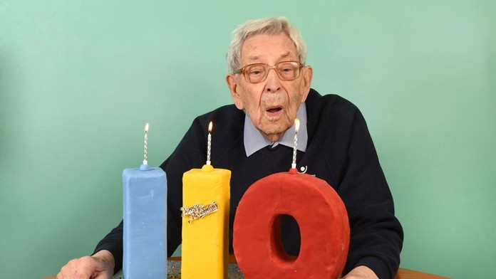 Robert Weighton oslavuje 110. narodeniny.