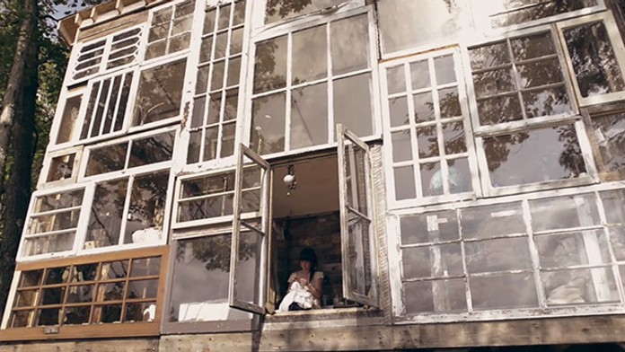 Dom snov z okien - 1