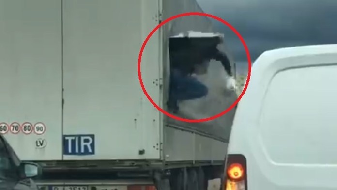 Kylian Mbappé z PSG oslavuje gól vo finále pohára proti Rennes.