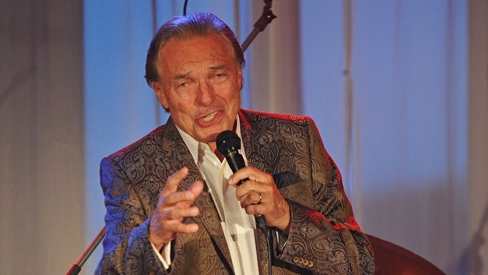 Zľava Roberto Firmino, Mohamed Salah a Sadio Mané z Liverpoolu oslavujú gól v dueli LM proti Salzburgu.