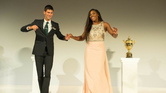 Novak Djokovič a Serena Williamsová tancujú počas osláv titulu